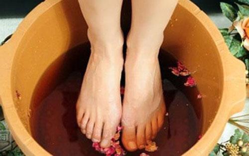 花椒泡脚的好处(花椒泡脚的好处和坏处)