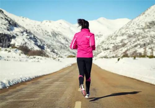 长期坚持跑步的好处有哪些（每天坚持跑步的好处有哪些）