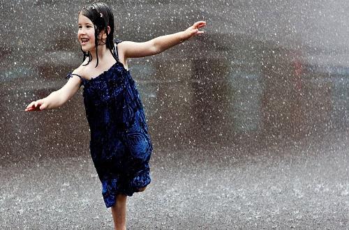 下雨天散步好吗（下雨天散步好吗?）