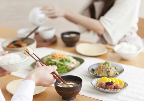 不吃早餐的危害（不吃早餐的危害图片）