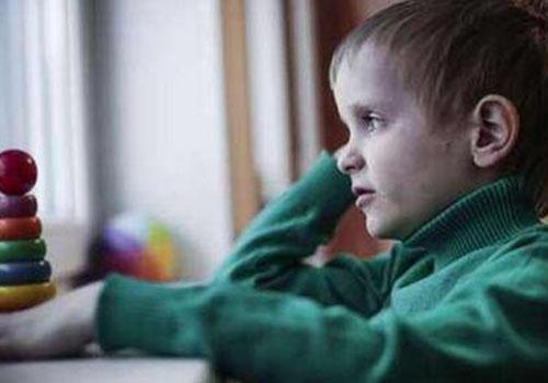 自闭症长大后会怎样 自闭症长大后会怎样3岁治疗晚不晚