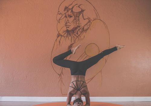 瑜伽垫多久清洗一次（瑜伽垫多长时间洗一次）