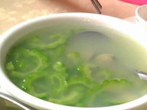 结膜炎吃什么食物好（眼睛结膜炎吃什么食物好）