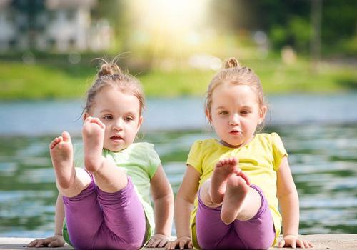 宝宝头发竖着长是怎么回事(宝宝头发竖着长是怎么回事?)