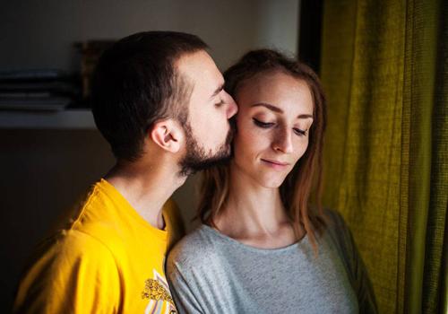 月经前有暗红色的血吗（月经前有淡红色血）