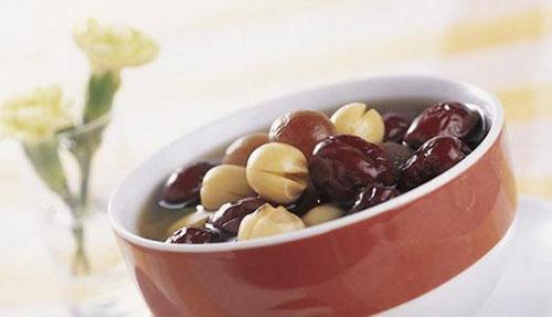 睡不着吃什么食物好（睡不着吃什么食物好红枣莲藕粉）