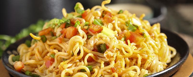 炒方便面放酱包吗 方便面酱包什么时候放