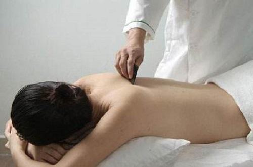 刮痧对乳腺增生有用吗（乳腺增生可以通过刮痧去除吗）