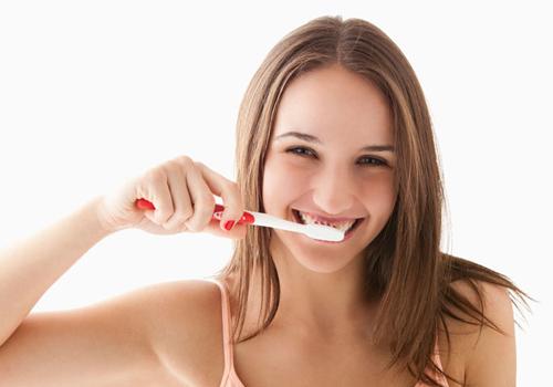 刷牙怎么怎么刷才正确(刷牙时应该怎么刷)