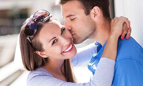 接吻睁眼睛代表着什么 接吻睁着眼睛说明什么