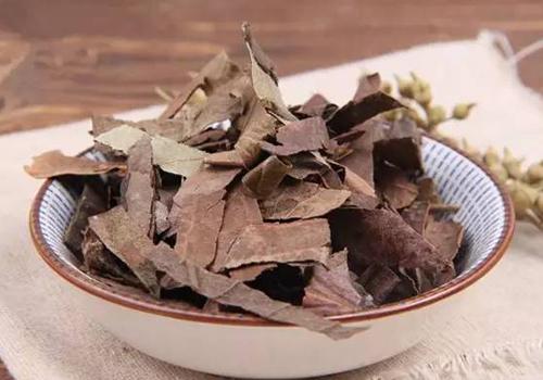 枇杷叶泡脚有什么好处 枇杷叶泡脚有什么好处和作用