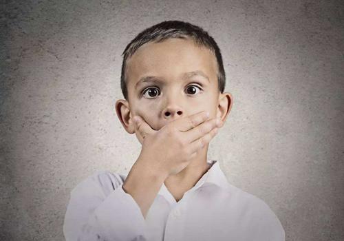 说谎时眼睛看向哪里 一个眼神,让你能看破谎言!