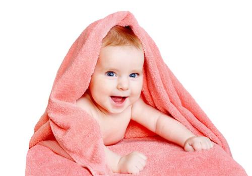 宝宝夏天要不要穿袜子（3个月宝宝夏天要不要穿袜子）