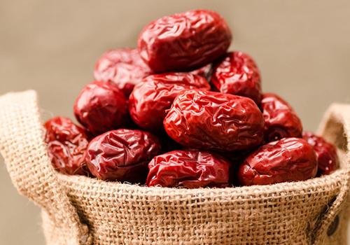 冬季补血吃什么好(冬天补气血吃什么好)