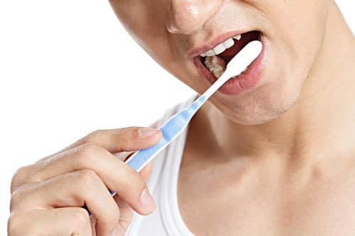 刷牙呕吐是怎么回事（刷牙呕吐是怎么回事呢）