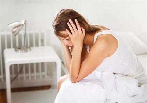 突然起身头晕目眩怎么回事 起身突然感觉头晕目眩