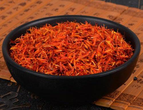 红花艾叶泡脚的功效（红花艾叶泡脚的功效与作用对肾有作用吗）