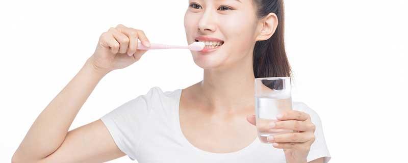 用盐刷牙有什么好处 每天用盐刷牙有什么好处