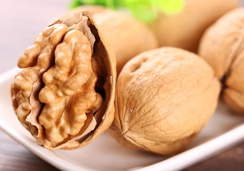 怎么去除核桃的苦涩味 核桃变质吃了有毒吗
