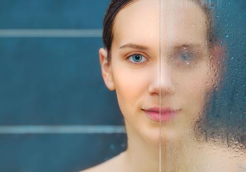 夏天洗热水澡好吗 夏天每天冲热水澡好不好