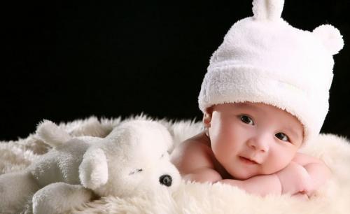 冬天出生的宝宝穿什么衣服（冬天出生的宝宝怎么穿衣服）