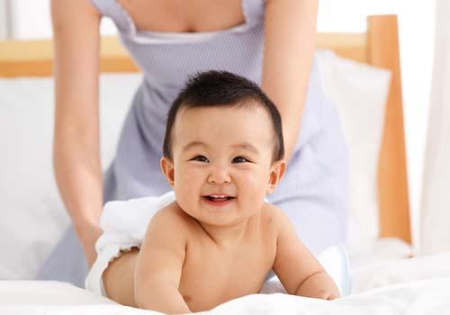 手足口病小孩一直哭闹 孩子手足口病哭闹不止