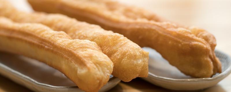 在家做油条的简单做法 在家做油条的简单做法又软又好吃视频