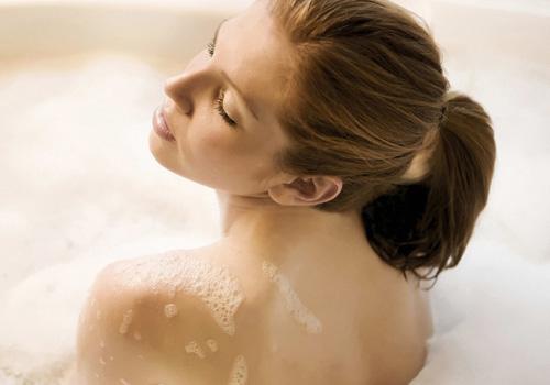 洗澡时间长对身体的危害(洗澡时间长对身体的危害有哪些)