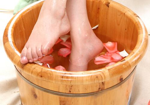 泡脚有什么好处 泡脚的注意事项