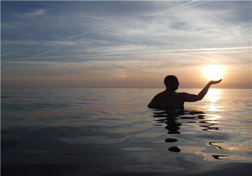 在深水区如何踩水 在深水区如何踩水视频
