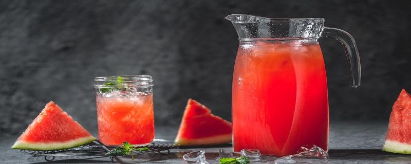 喝完酒西瓜汁可以解酒么 西瓜和什么一起榨汁好喝