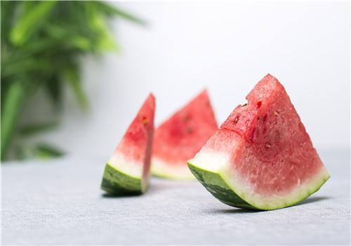 减肥期间能不能吃西瓜 减肥期间吃西瓜会胖吗
