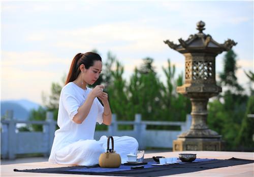 夏天喝什么茶比较好 夏天喝什么茶比较好对身体