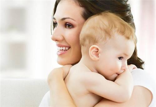 哺乳期感冒能喂奶嘛 哺乳期感冒能喂奶嘛吗