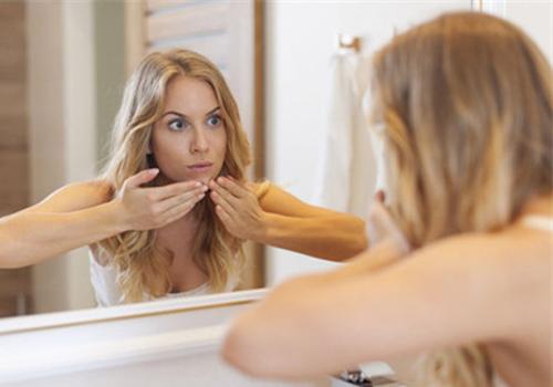 月经不调脸上会长痘痘吗 月经不调会引起脸上长痘痘吗?