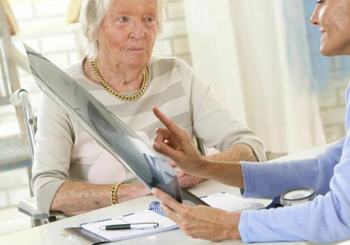 晚上吹空调早上咳嗽怎么回事 晚上吹空调总是咳嗽