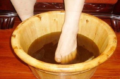 泡脚对妇科病有好处吗（泡脚对妇科病有好处吗?）