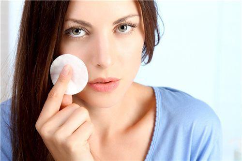 产后如何保养皮肤（产后怎样保养皮肤）