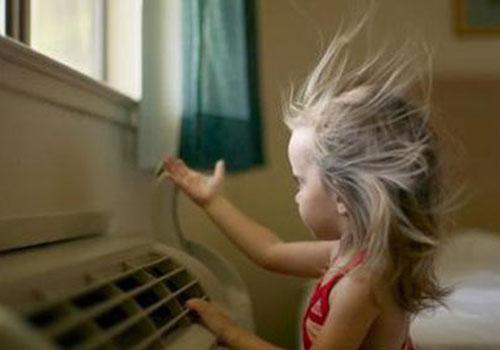 小孩皮肤干燥是什么原因（小孩皮肤干燥是什么原因引起的）