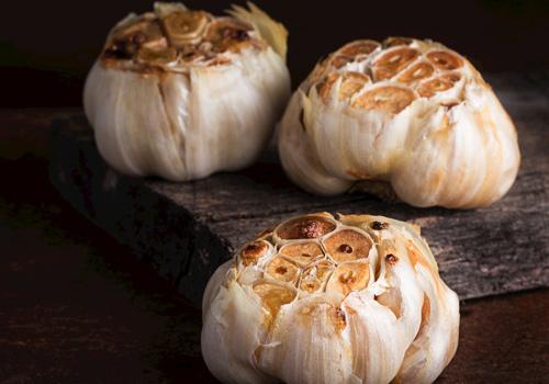 大蒜泡酒可以治脚气吗（大蒜和酒泡脚能治脚气吗）