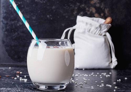 宝宝拉肚子可以喝牛奶吗(三岁宝宝拉肚子可以喝牛奶吗)