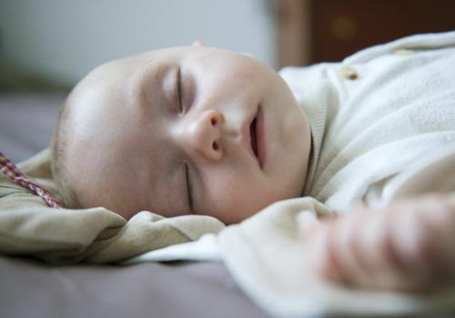 新生儿黄疸二十天还没有退正常吗(新生儿十几天黄疸还没退正常吗)