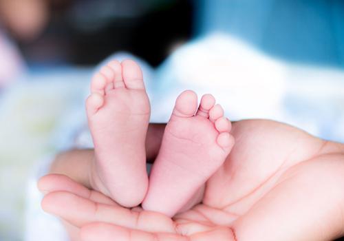 宝宝脚趾甲起层怎么回事 宝宝脚指甲起层怎么回事