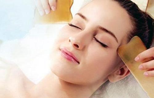 面部刮痧有什么好处（每天晚上面部刮痧有什么好处）