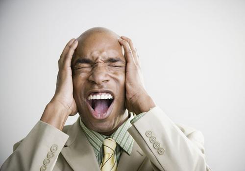 车里吹空调头疼怎么办（汽车空调一吹就头疼）