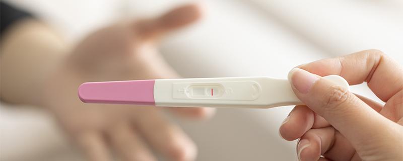 验孕棒放久了会2条杠吗（验孕棒放久了都有两条杠吗）
