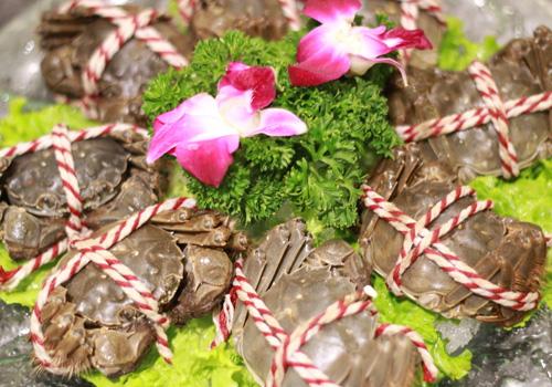 吃河蟹能喝啤酒吗(吃河蟹喝啤酒有没有什么危害)