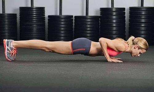 做俯卧撑屁股要翘么 做俯卧撑吗