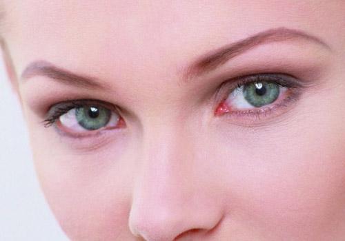 为什么眼睛里有红血丝（为什么眼睛里有红血丝而且还磨眼睛）