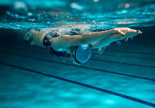 女性经期可以游泳吗（女性经期可以游泳吗为什么）